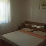 App Sabolic בית אירוח *
